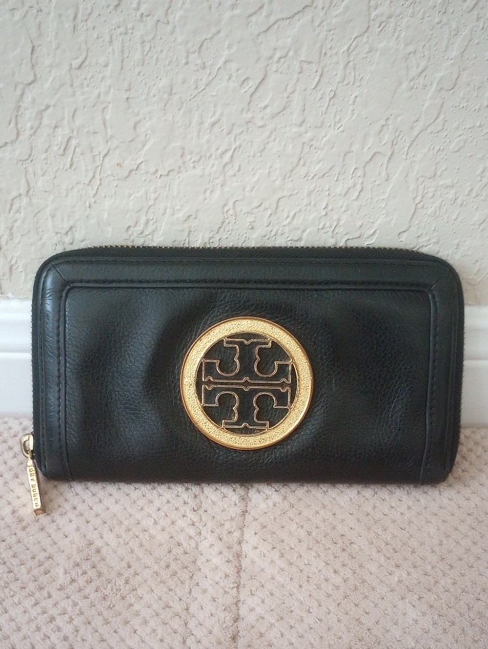 Tory Burch Black Leather Zip Around Wallet